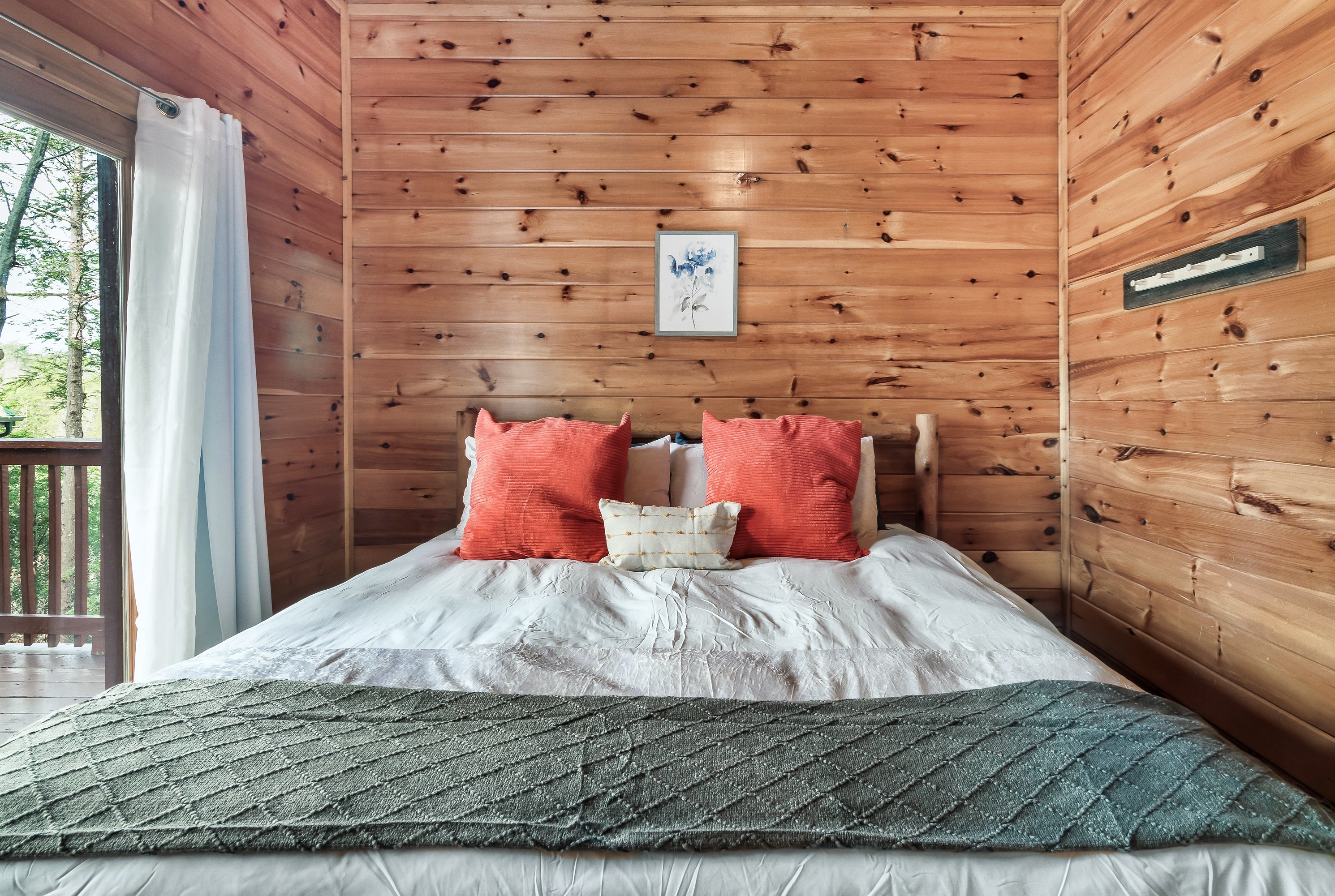 Lower level king bedroom with Jacuzzi